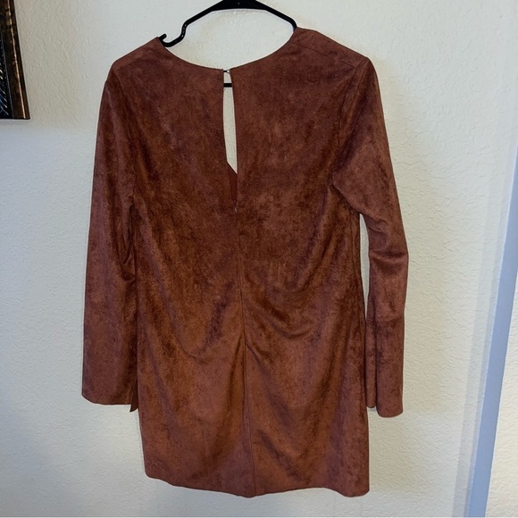 ASTR the Label Faux Suede Shift Mini Dress With Slit Sleeves Size Small - Picture 4 of 9